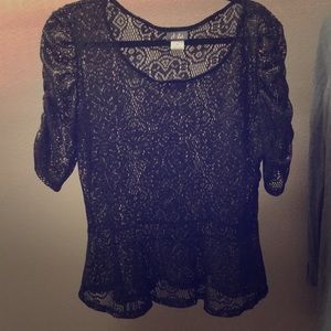 Cute, laced top.